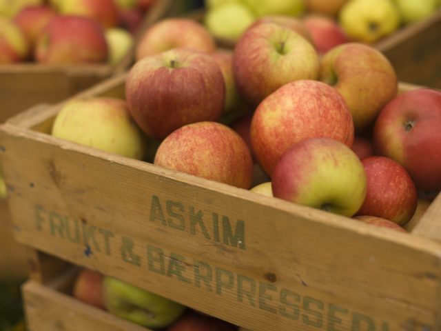 Epler i trekasse Askim Frukt - og Bærpresseri
